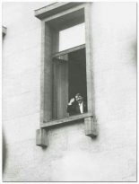 Adolf Hitler AH am Fenster Reichskanzlei